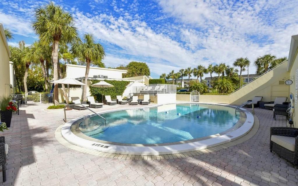 Laplaya 201C Breathtaking Gulf Panorama From This Corner End Unit With A Private Stairway To The Beach Longboat Key Bagian luar foto